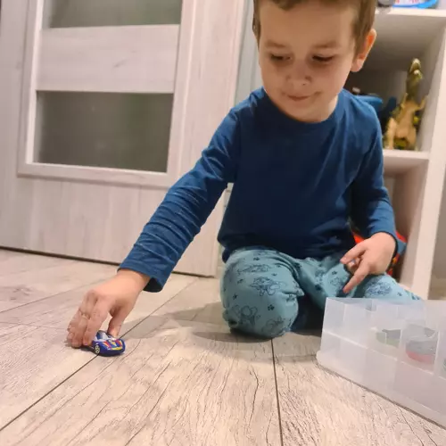 Autka kolorowe/resoraki 1:64- 16szt. Kruzzel 20352 - obrazek 7