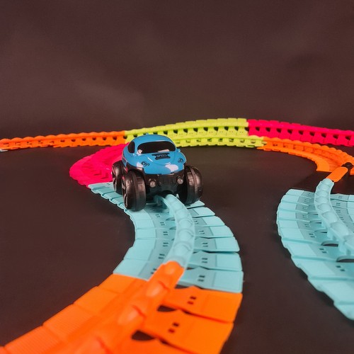 Tor wyścigowy- 193 elementy + autko 22461 - obrazek 10